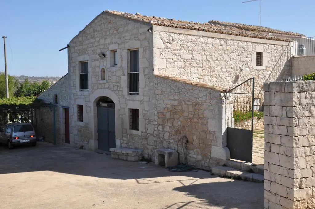 Country House Licitra location
